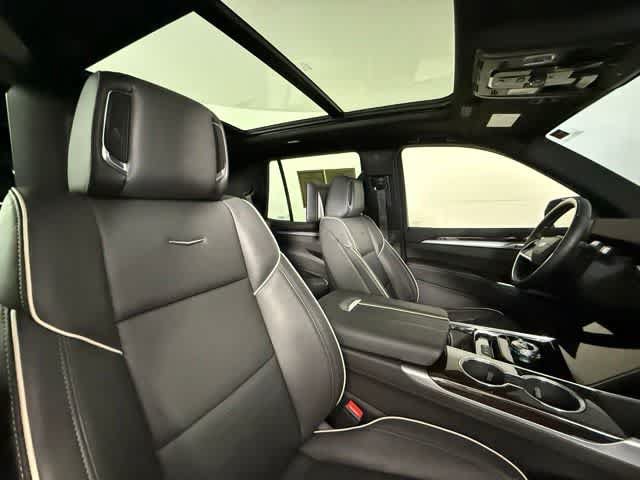Used 2026 Cadillac Escalade Luxury AWD/4WD image 29
