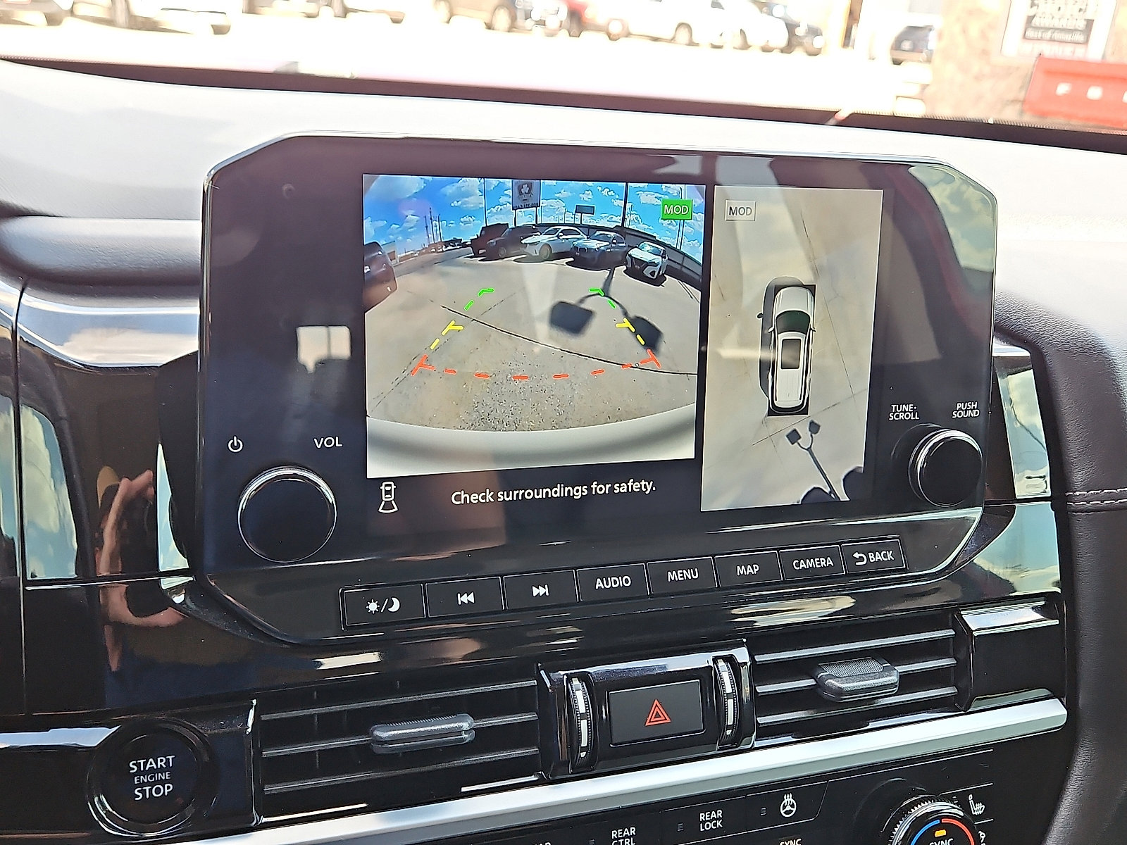 Used 2025 Nissan Pathfinder Platinum image 18