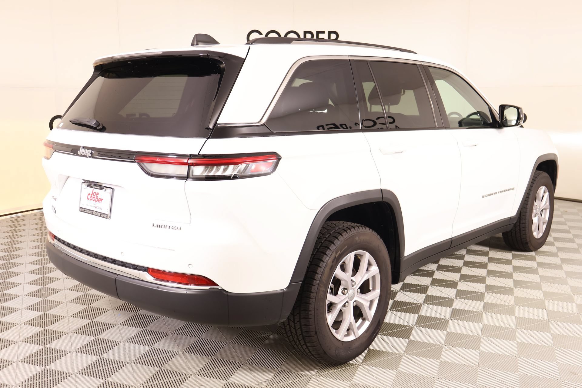 Used 2022 Jeep Grand Cherokee Limited AWD/4WD image 22