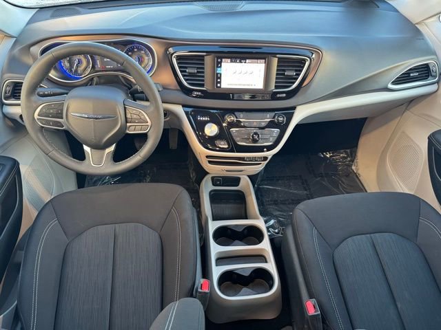 Used 2024 Chrysler Voyager LX image 11