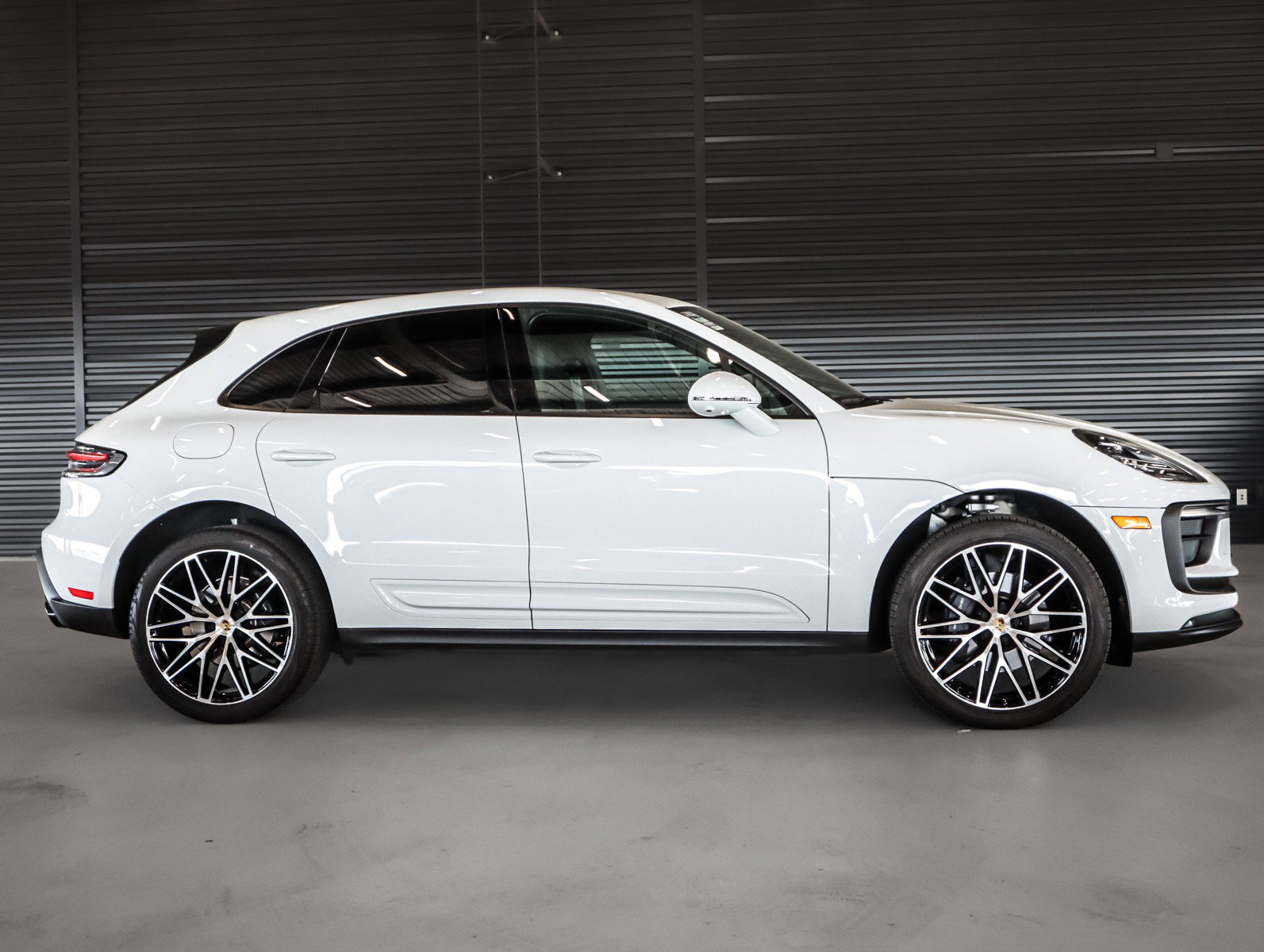 Certified 2025 Porsche Macan image 11