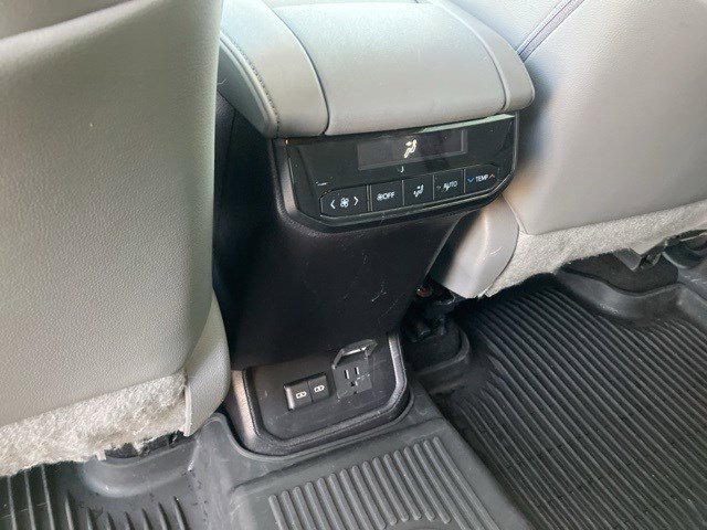 Used 2023 Toyota Highlander Limited image 26