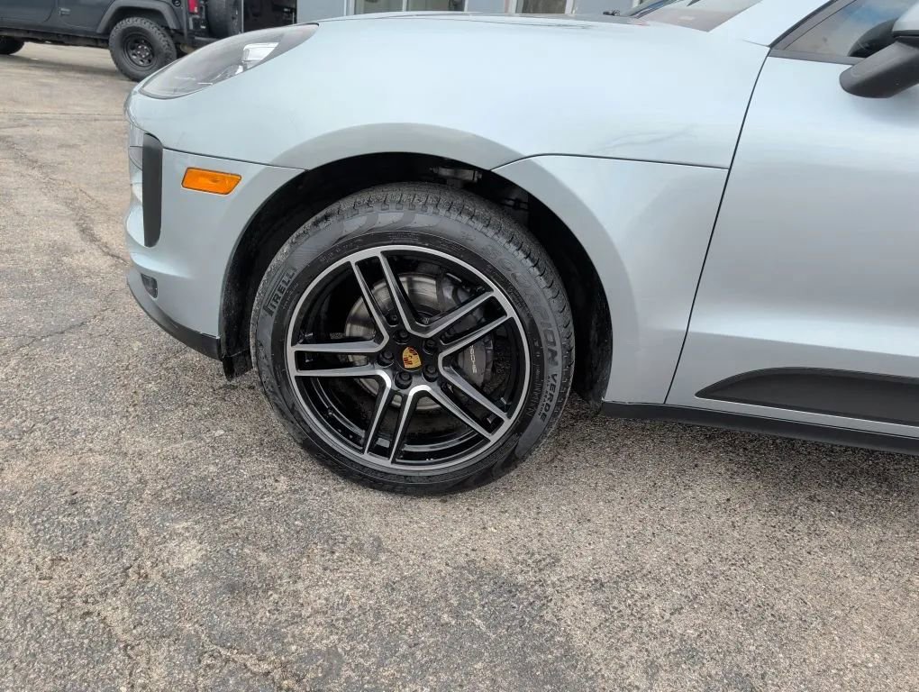 Used 2021 Porsche Macan w/ Premium Package image 10