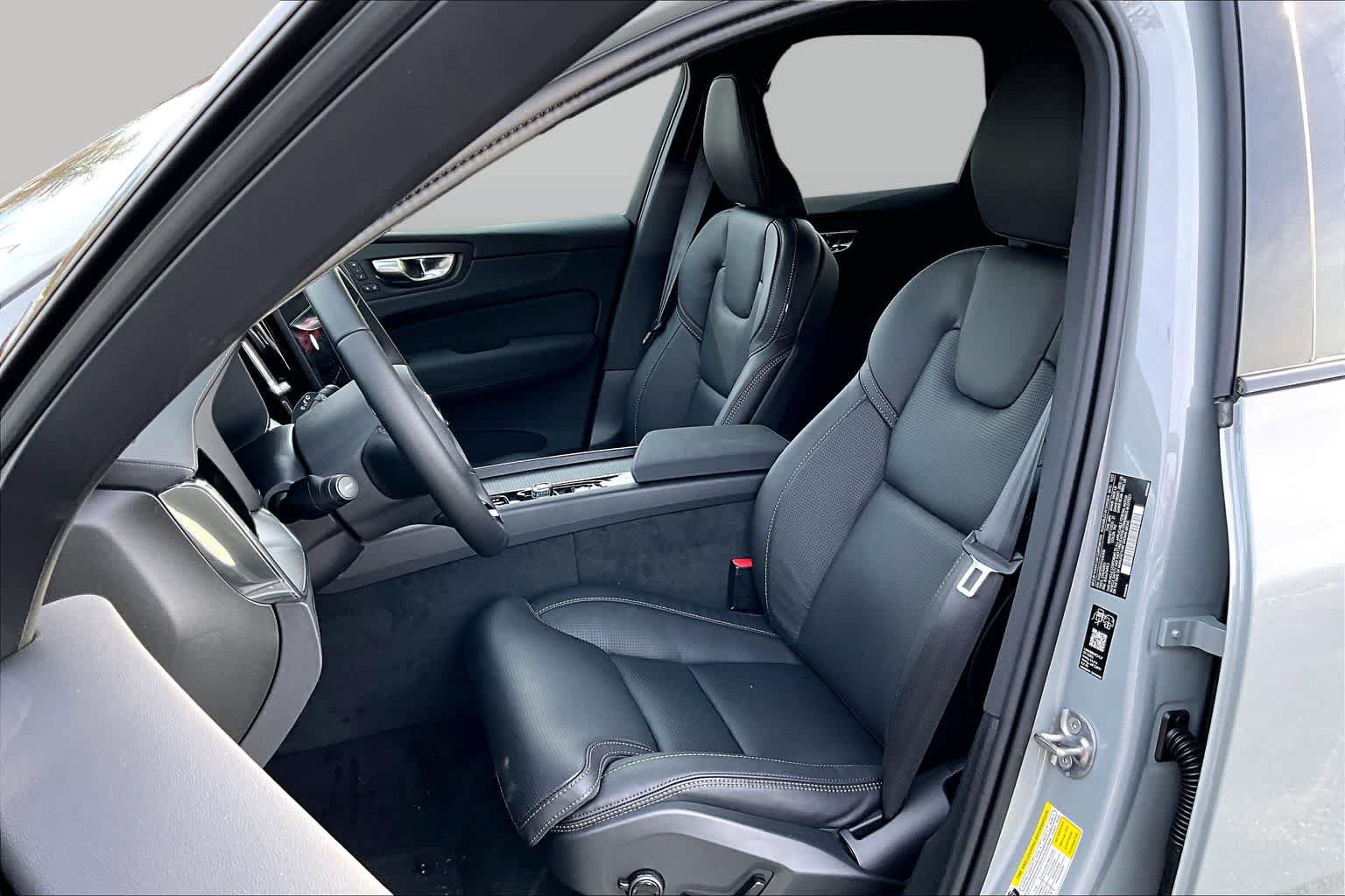 New 2026 Volvo XC60 B5 Ultra w/ Protection Package Premier AWD/4WD image 13