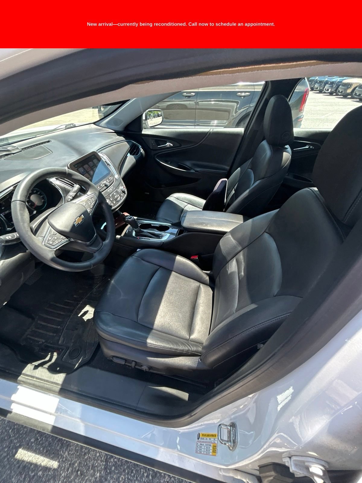 Used 2017 Chevrolet Malibu LT w/ Leather Package FWD image 3