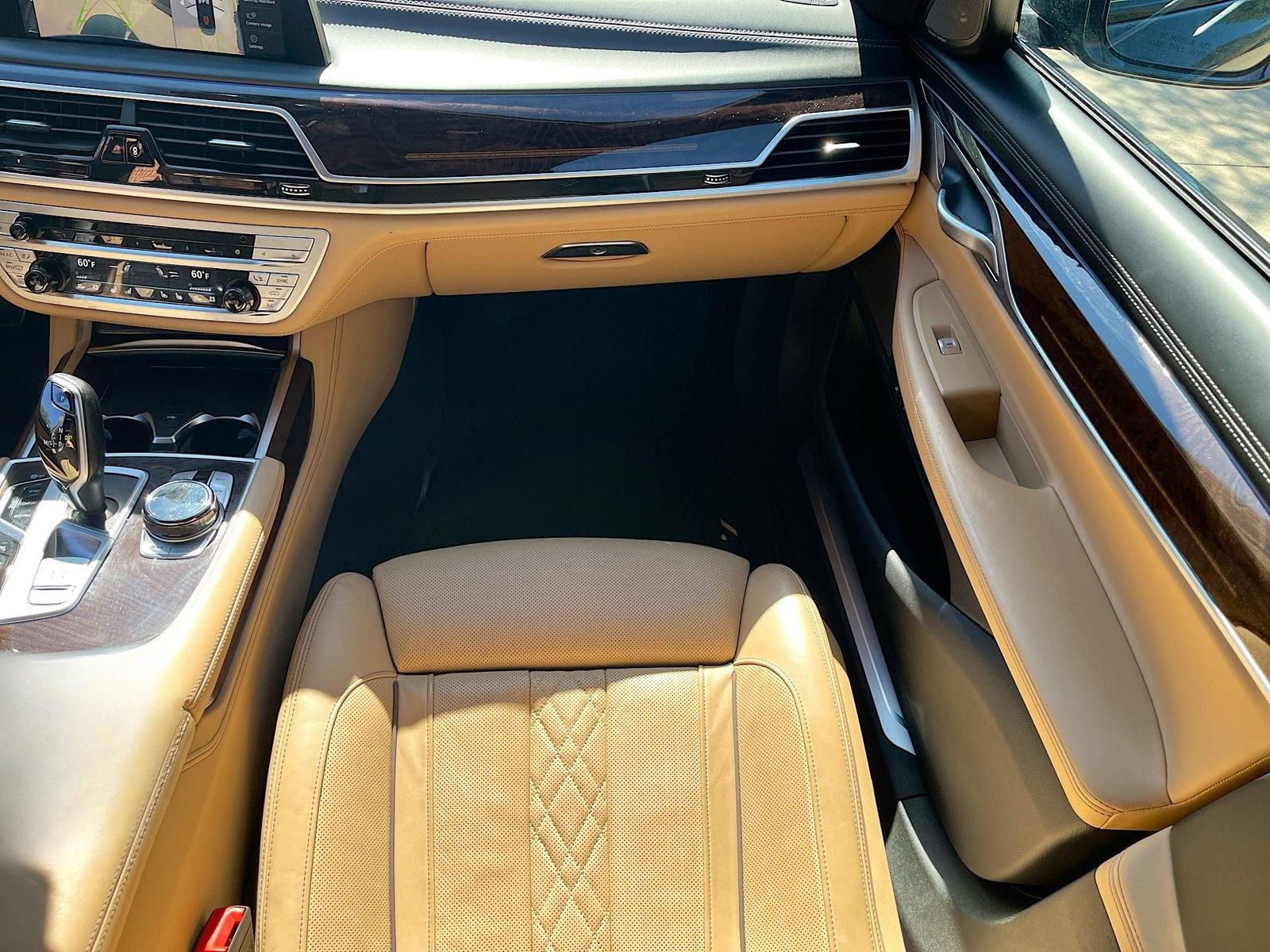 Used 2022 BMW 750i xDrive w/ Executive Package AWD/4WD image 25
