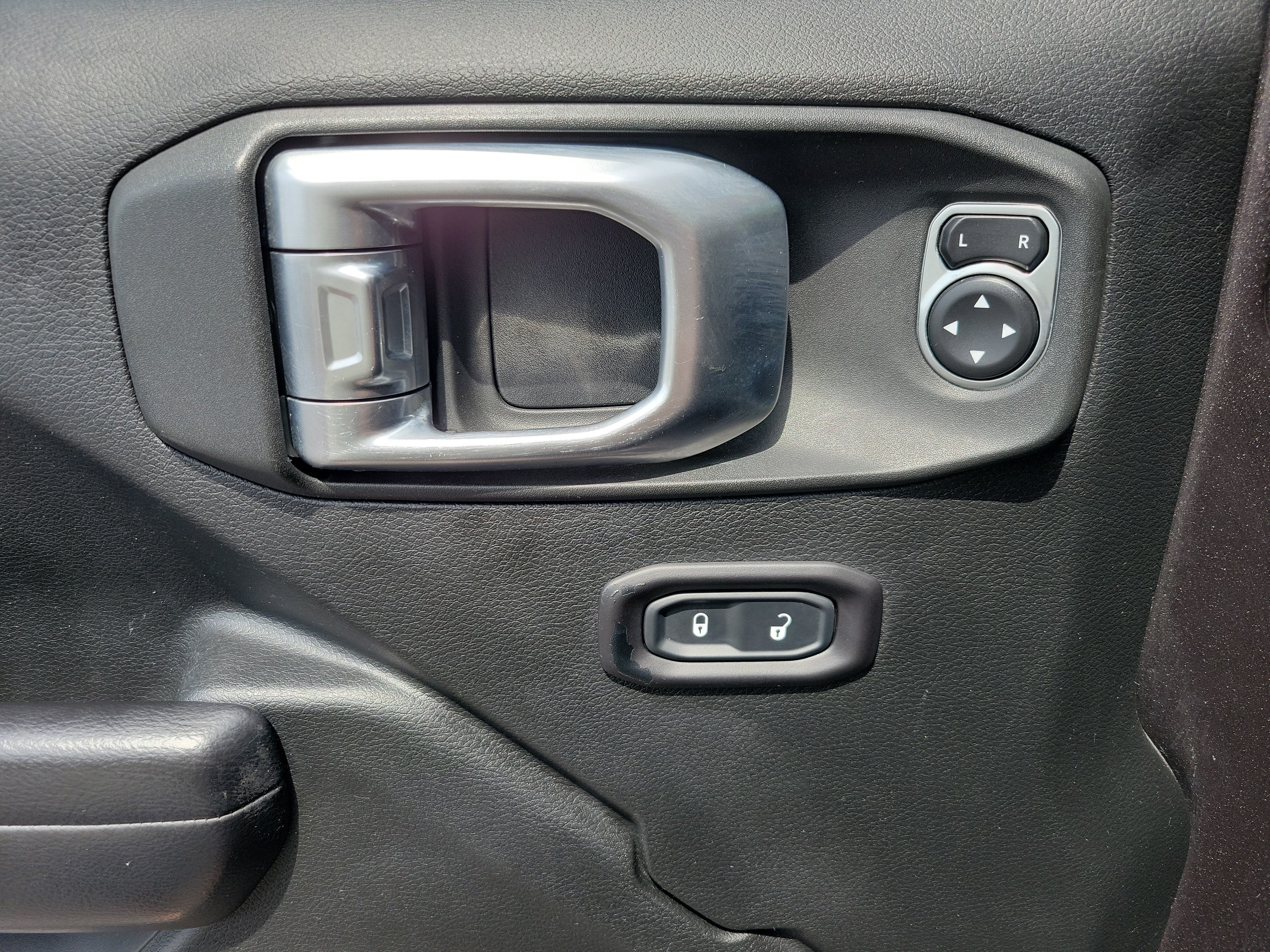 Used 2019 Jeep Wrangler Unlimited Sport S AWD/4WD image 6