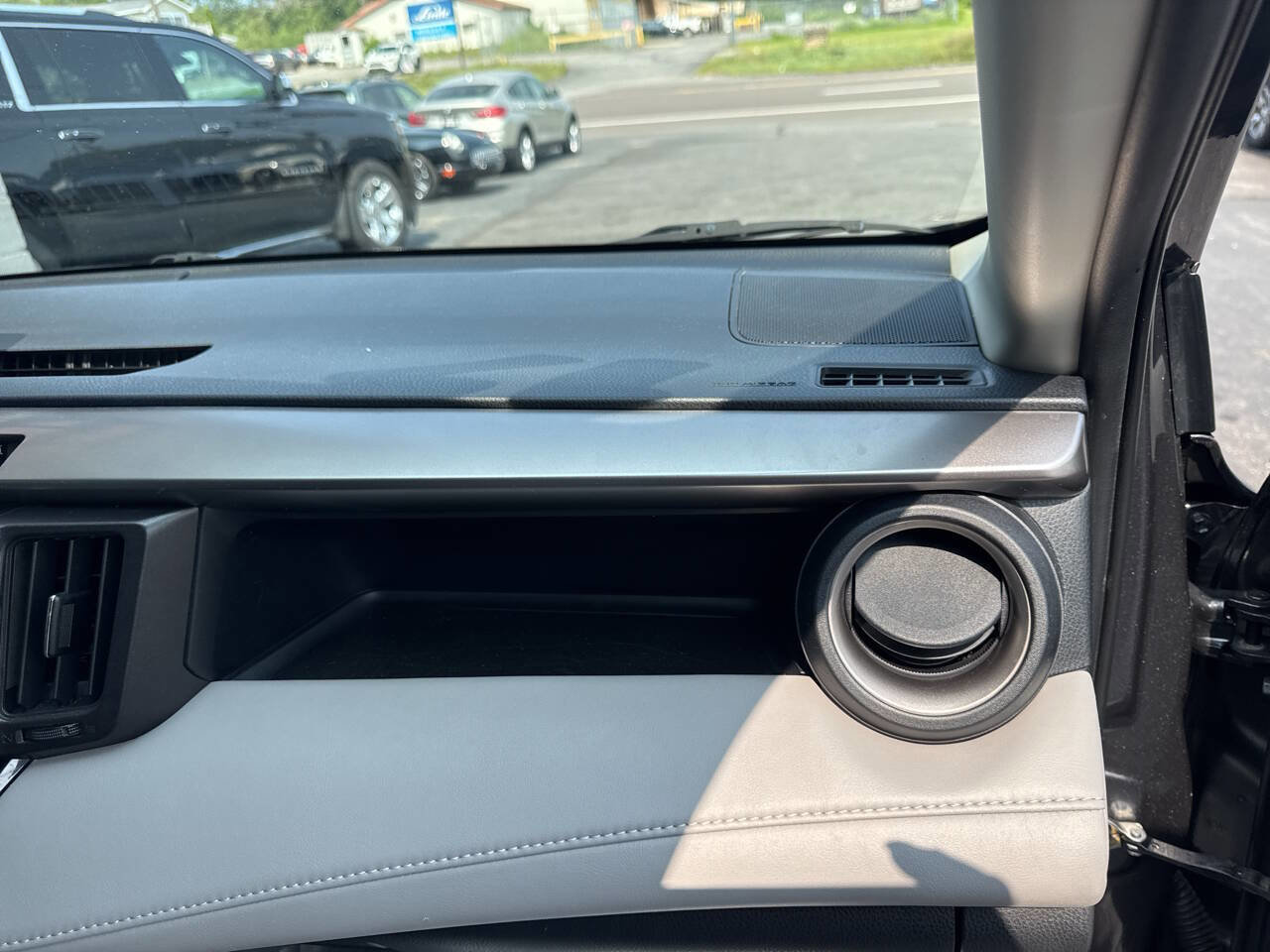 Used 2017 Toyota RAV4 XLE w/ Carpet Mat Package image 28