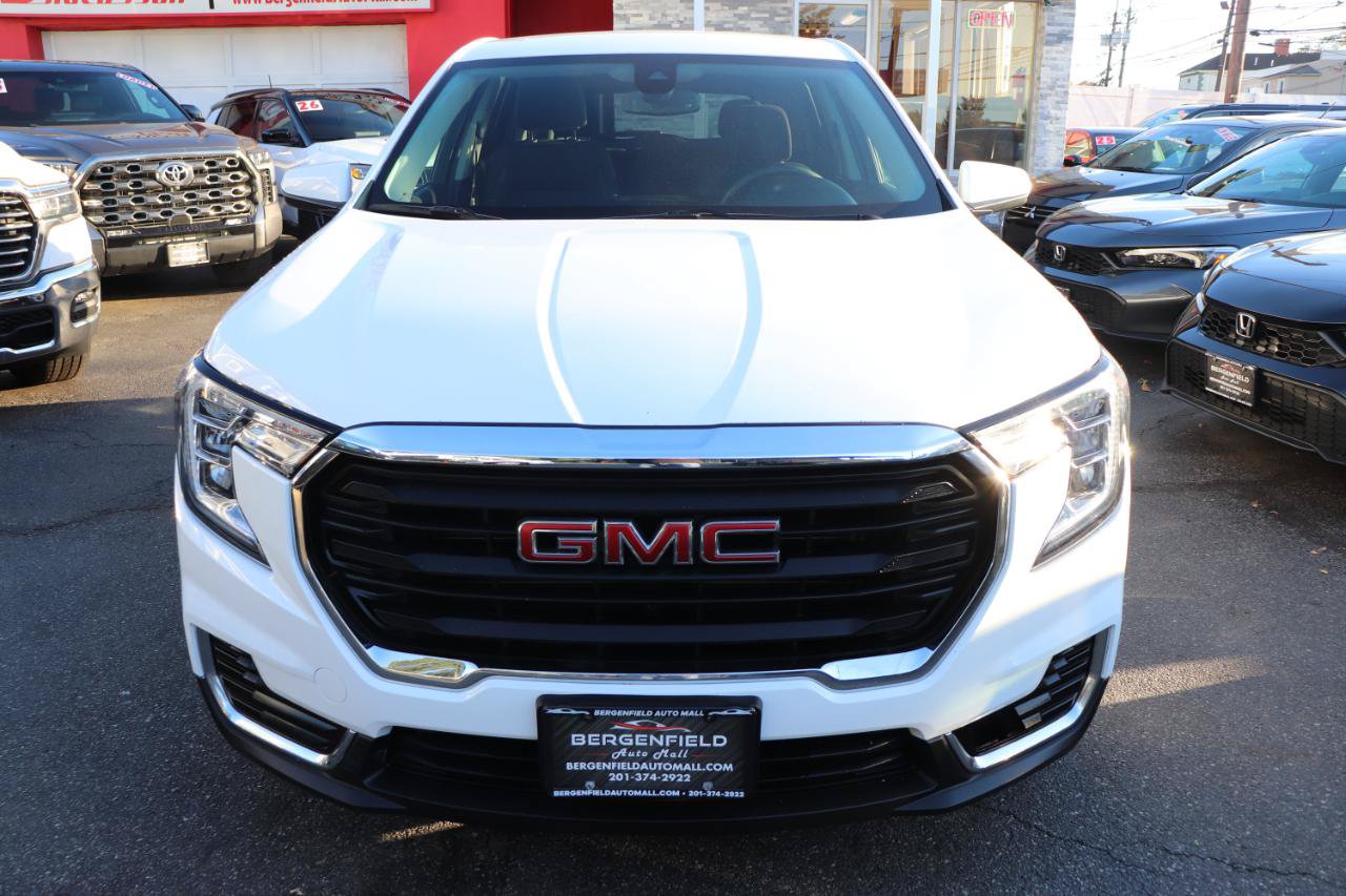 Used 2024 GMC Terrain SLE AWD/4WD image 8