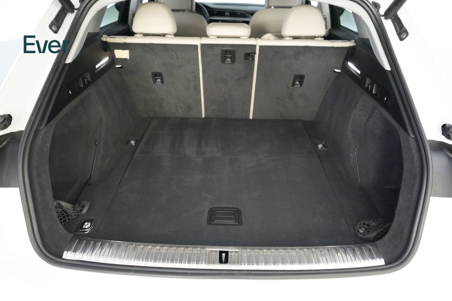 Used 2019 Audi e-tron Premium Plus image 8