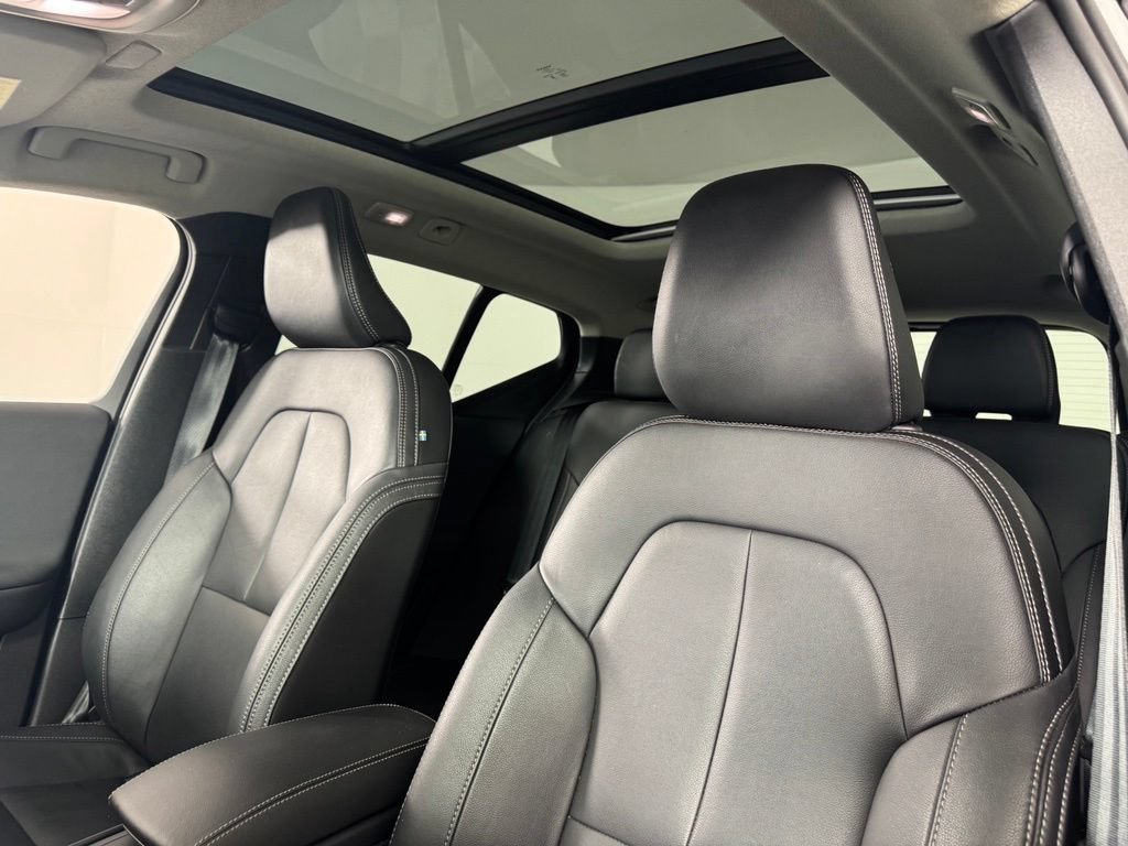 Certified 2026 Volvo XC40 B5 Plus AWD/4WD image 19