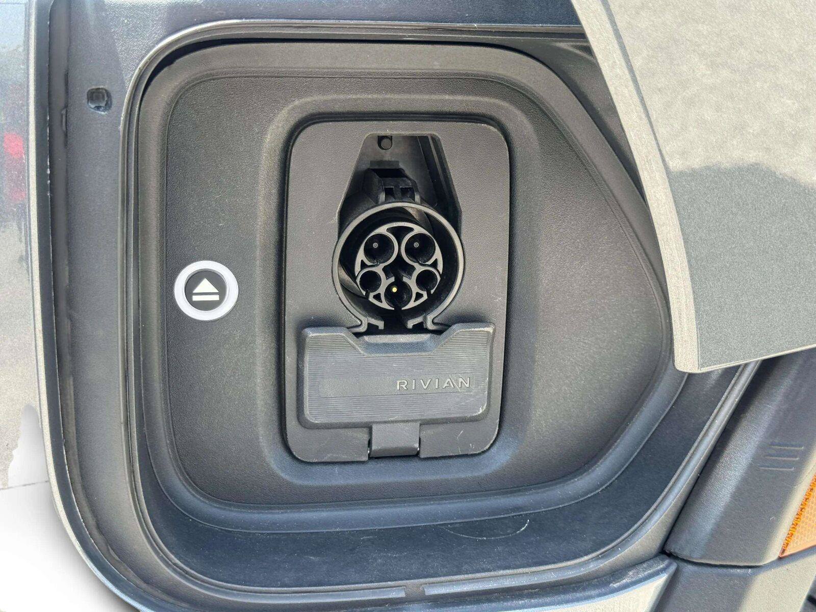 Used 2025 Rivian R1S Adventure AWD/4WD image 71