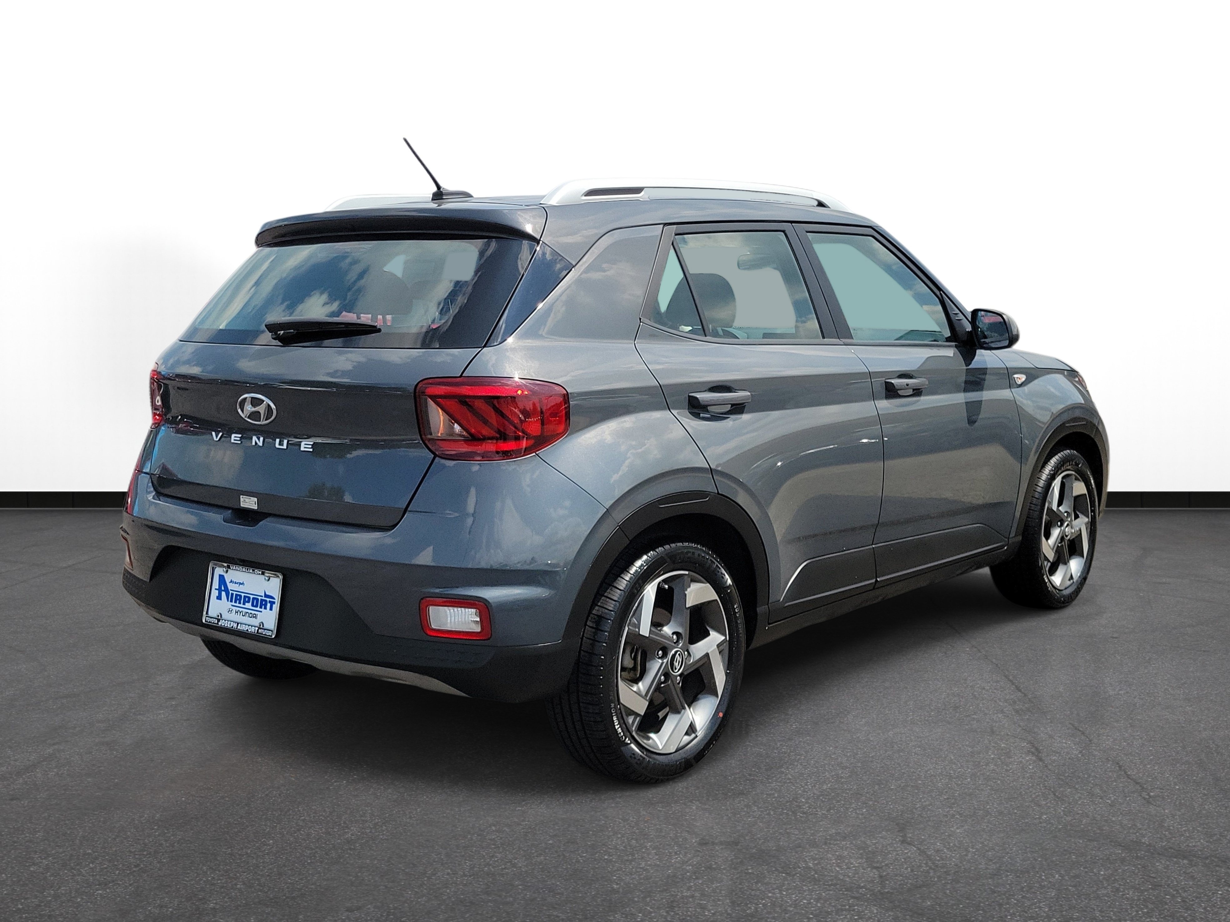 Used 2025 Hyundai Venue SEL FWD image 4