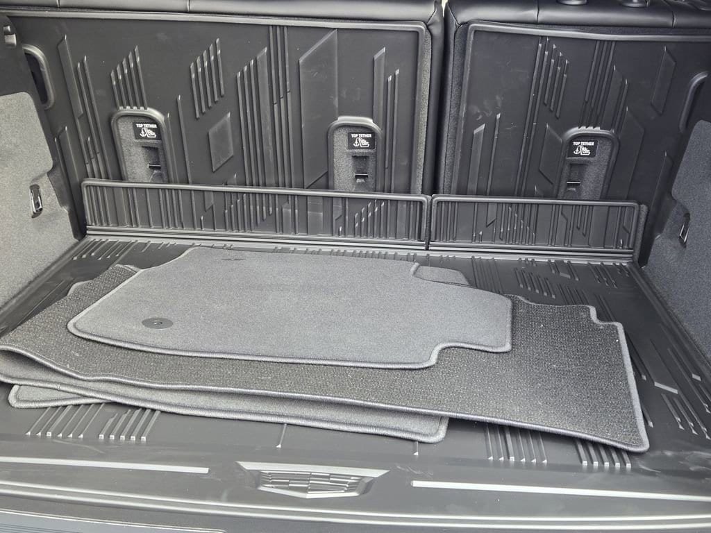 New 2026 Cadillac Lyriq Premium Luxury w/ LPO, Floor Liner Package AWD/4WD image 19