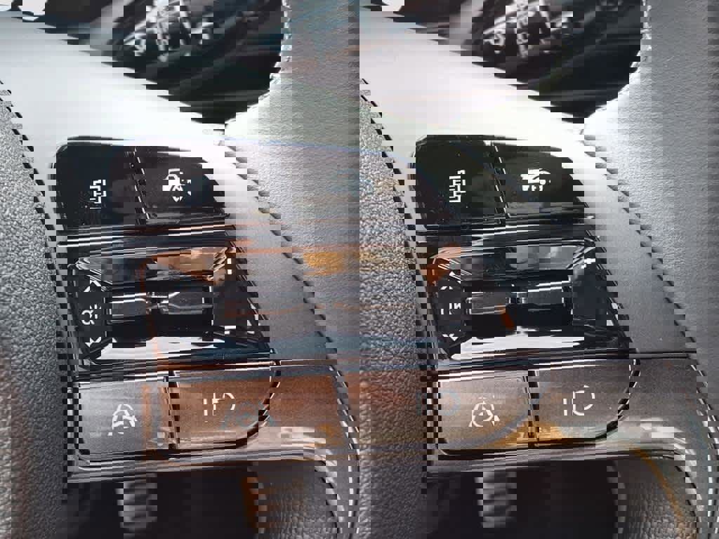 Certified 2025 Hyundai Elantra Sport image 15