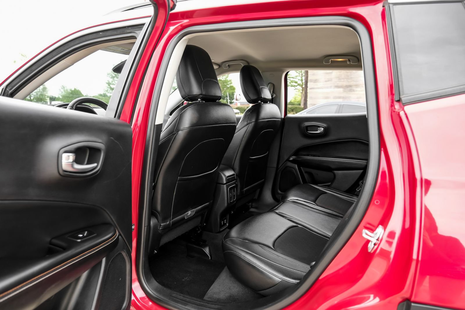 Used 2017 Jeep Compass Latitude w/ Popular Equipment Group FWD image 38