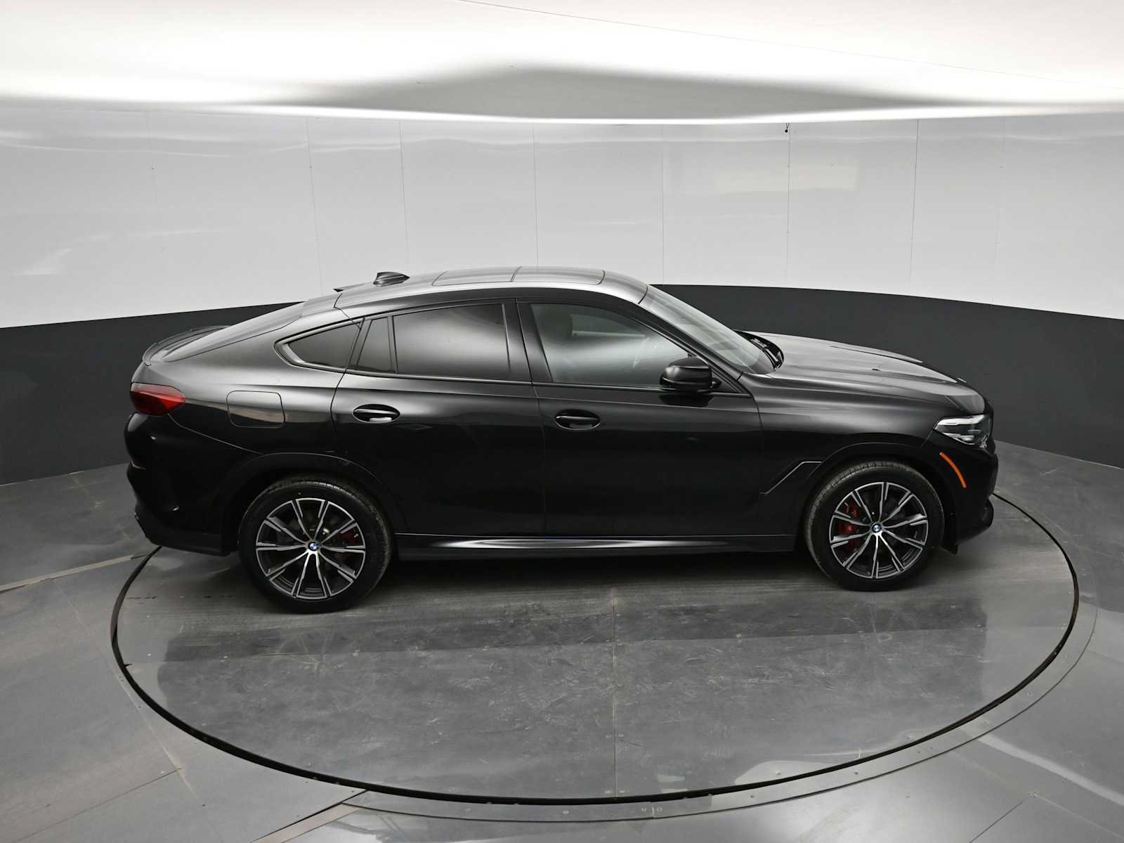 Used 2023 BMW X6 xDrive40i w/ M Sport Package AWD/4WD image 34