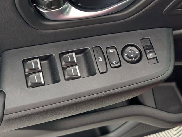 Used 2025 Honda Pilot Touring image 12