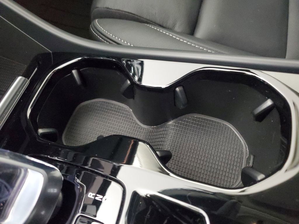 Certified 2025 Volvo XC40 B5 Plus image 34