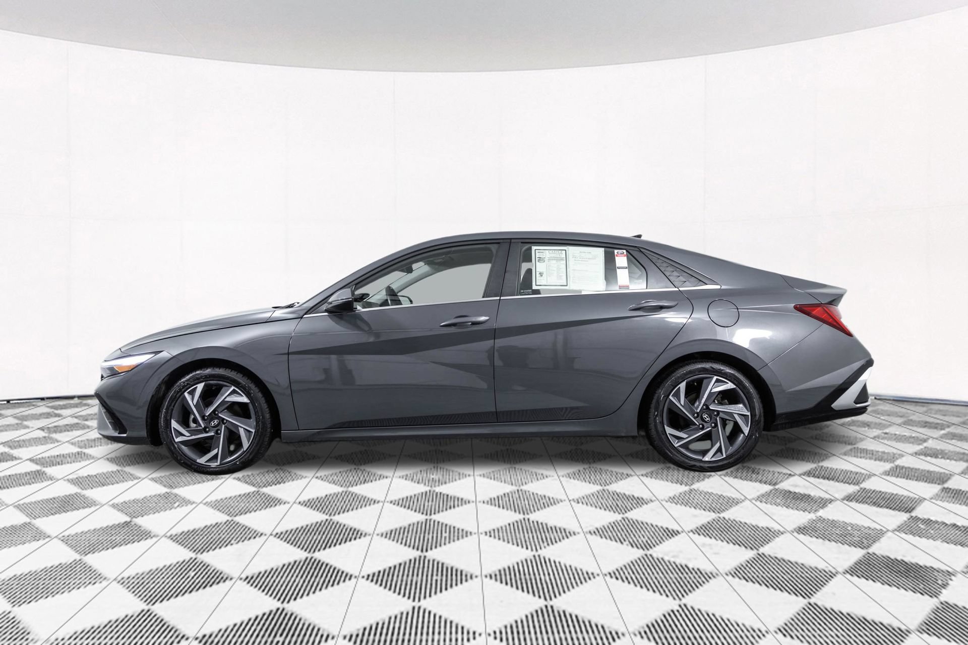 Used 2025 Hyundai Elantra Limited FWD image 16