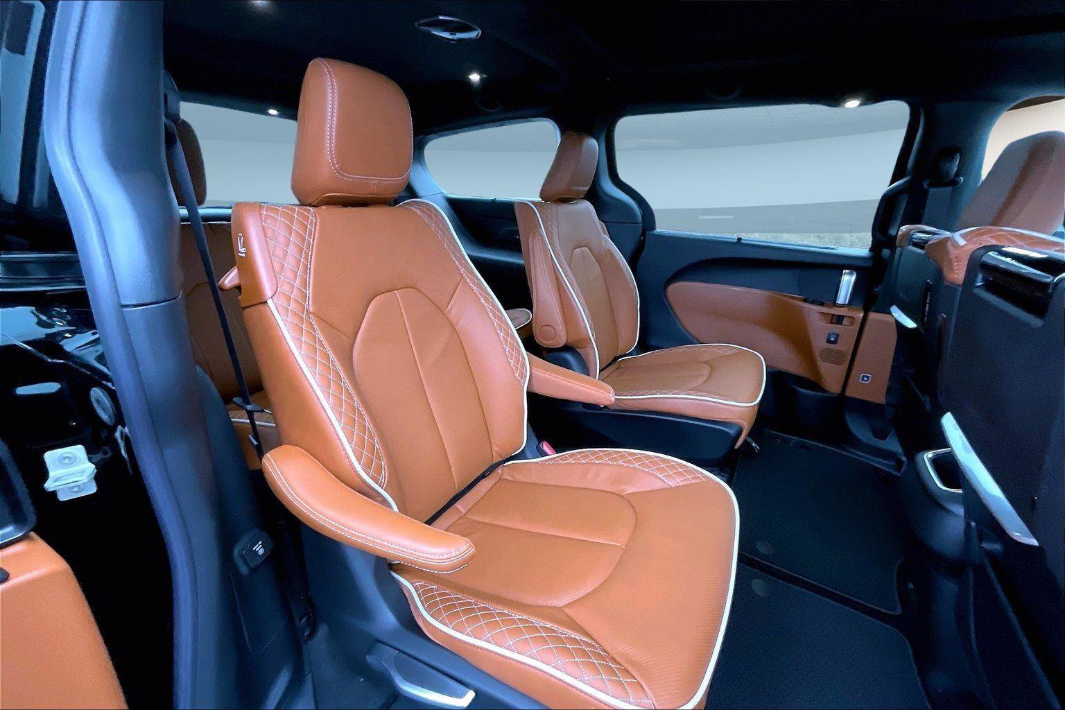 New 2026 Chrysler Pacifica Pinnacle w/ Trailer Tow Group image 9