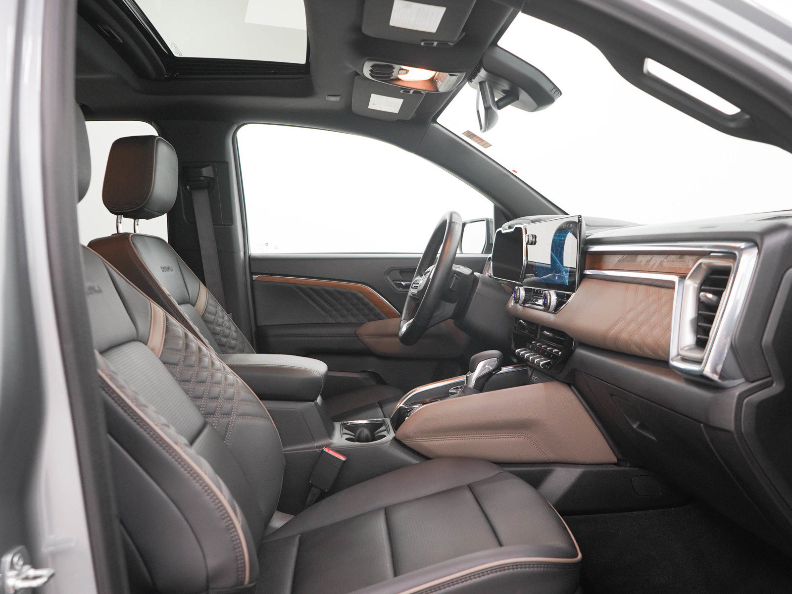 Used 2024 GMC Canyon Denali AWD/4WD image 13