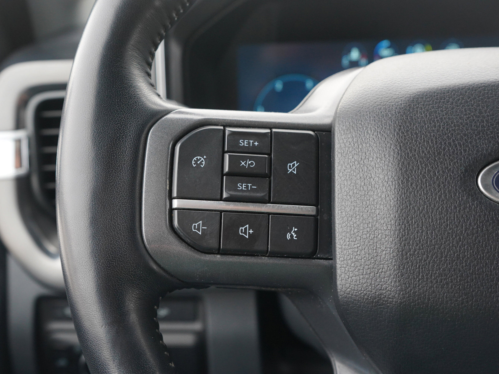 Used 2024 Ford F350 Lariat image 26