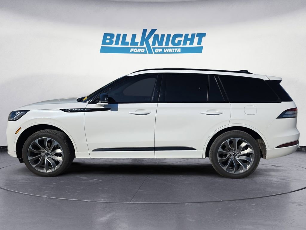 Used 2025 Lincoln Aviator AWD w/ Jet Appearance Package image 2