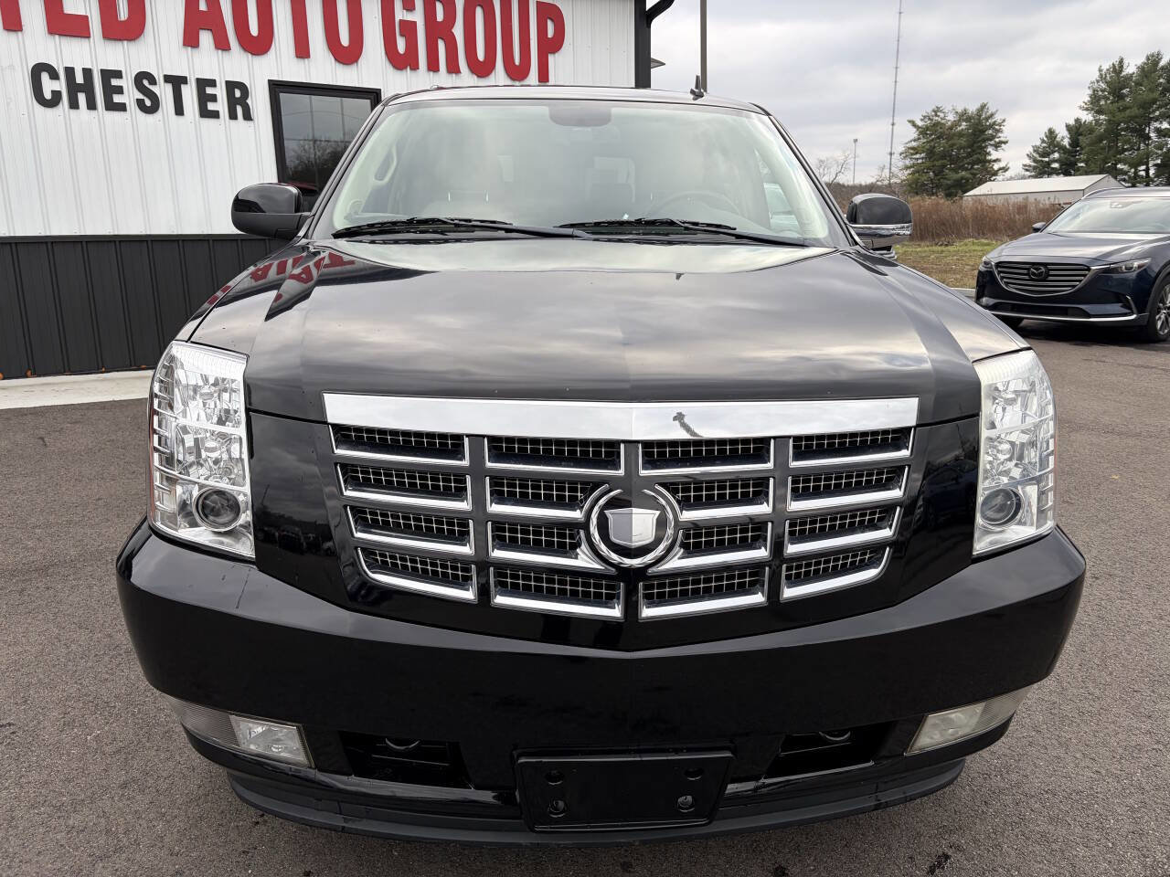 Used 2012 Cadillac Escalade Luxury image 3