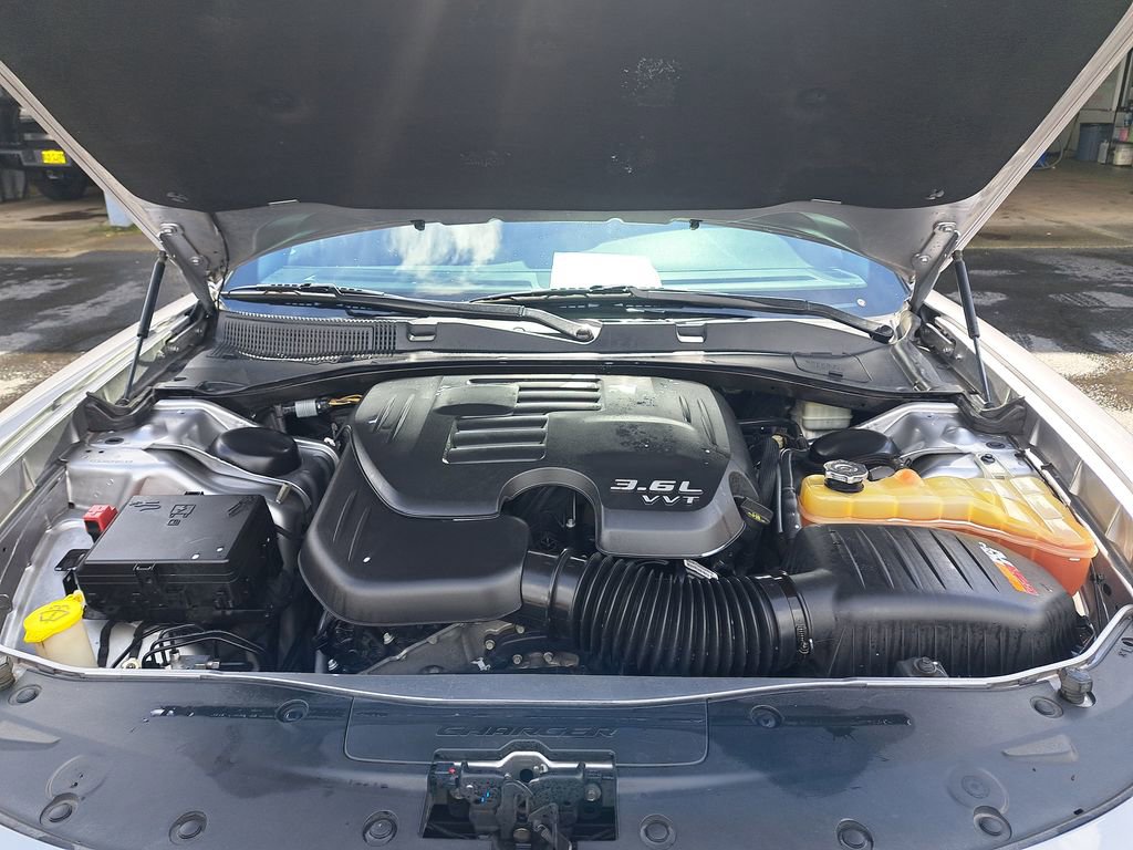 Used 2015 Dodge Charger SXT image 27