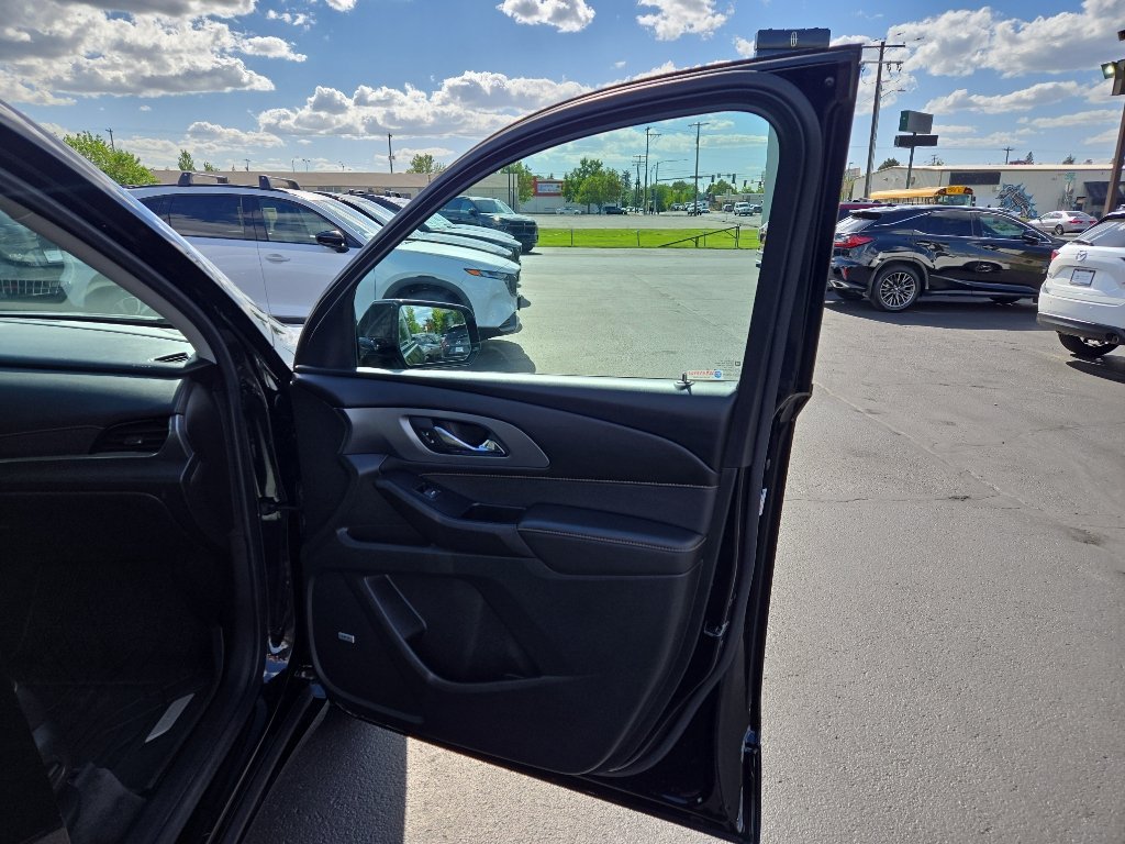 Used 2020 Chevrolet Traverse Premier w/ Redline Edition AWD/4WD image 18