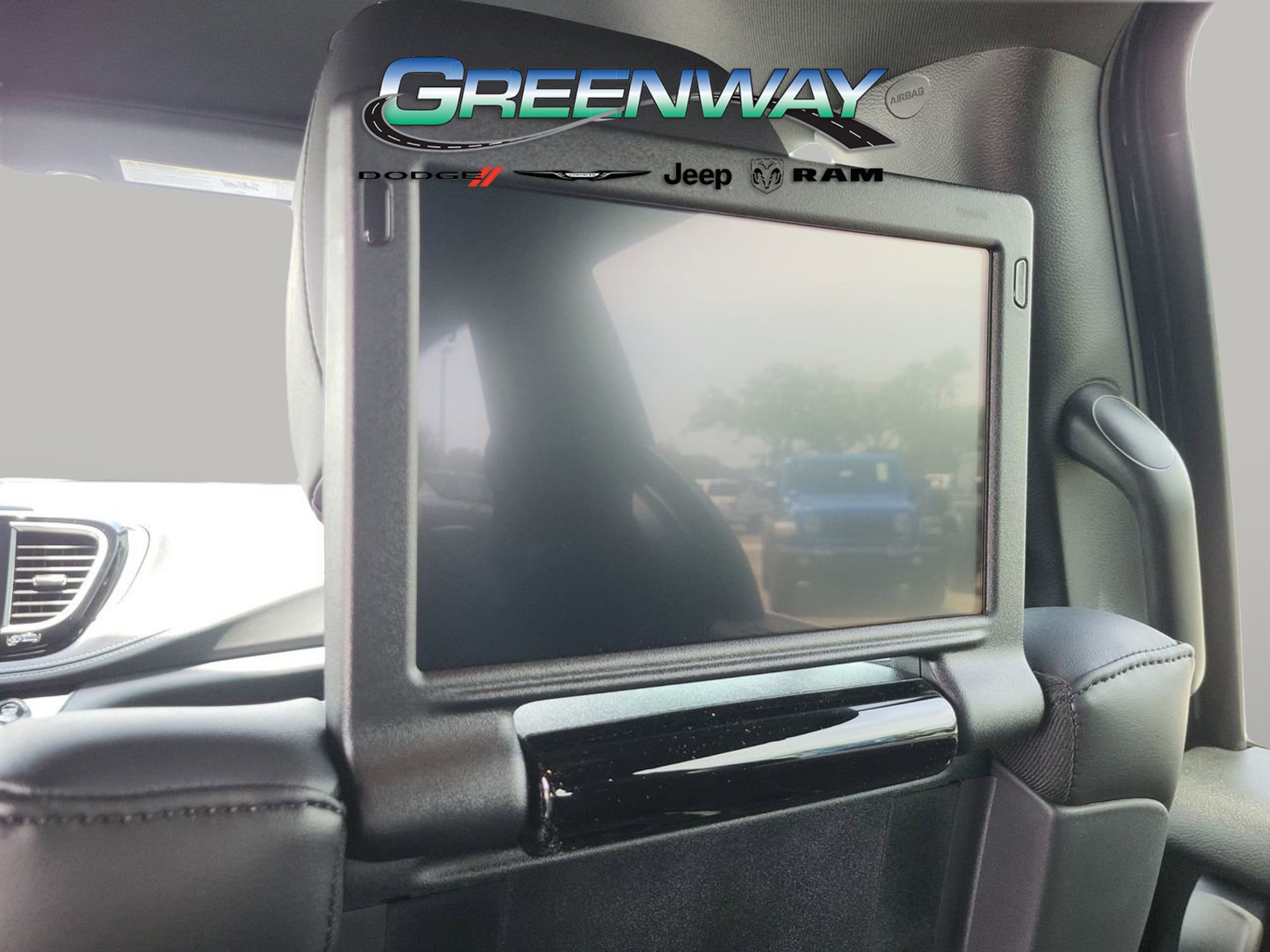 New 2025 Chrysler Pacifica Select w/ Uconnect Theater Family Group image 15