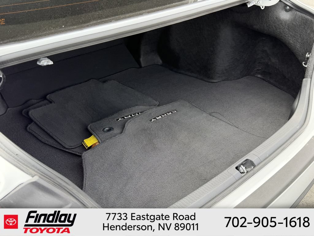 Used 2025 Toyota Camry SE AWD/4WD image 18