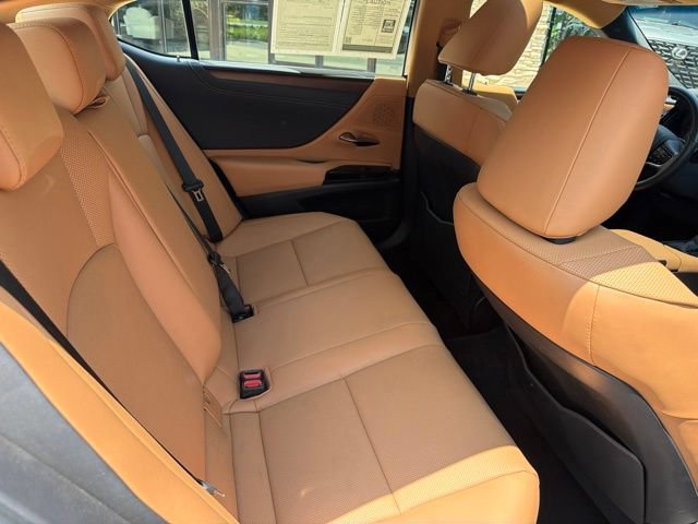 Used 2025 Lexus ES 300h F Sport w/ Accessory Package (Z1) FWD image 33