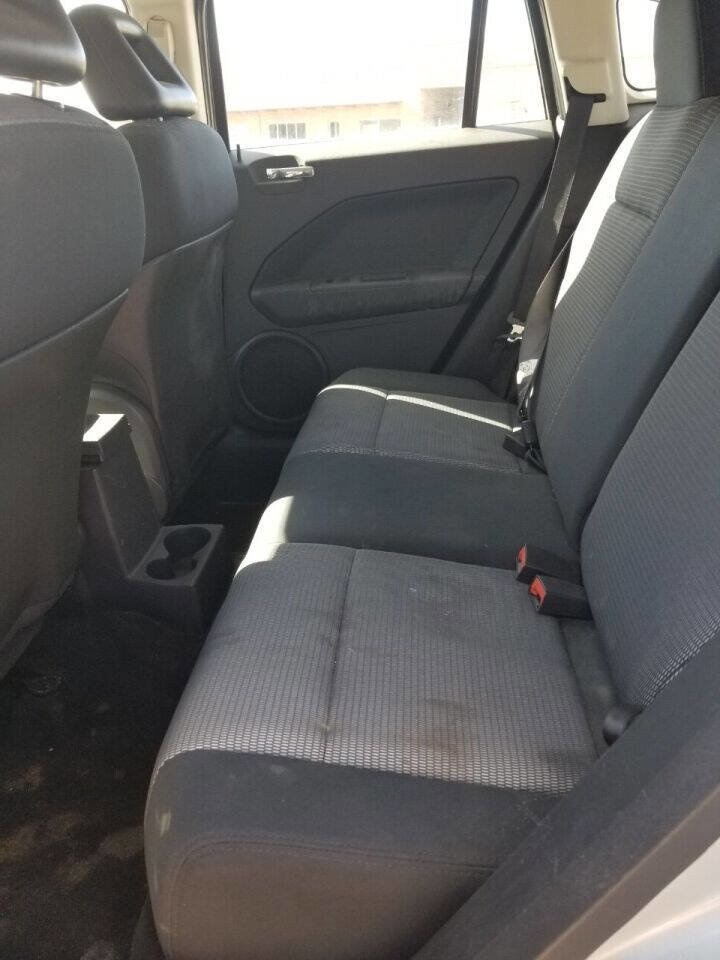 Used 2009 Dodge Caliber SXT image 7