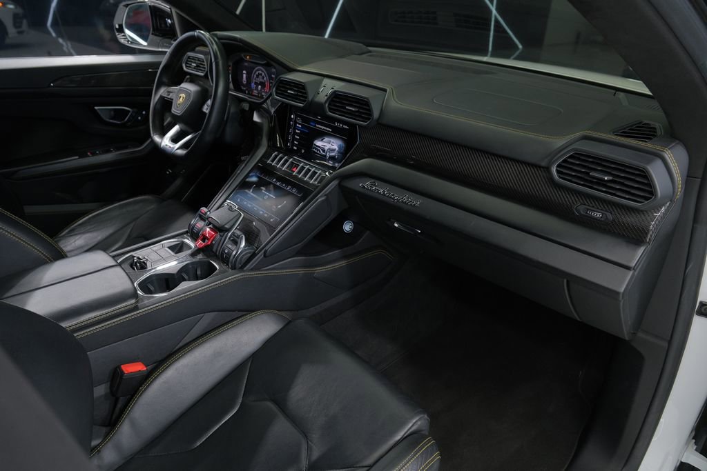 Used 2021 Lamborghini Urus image 42