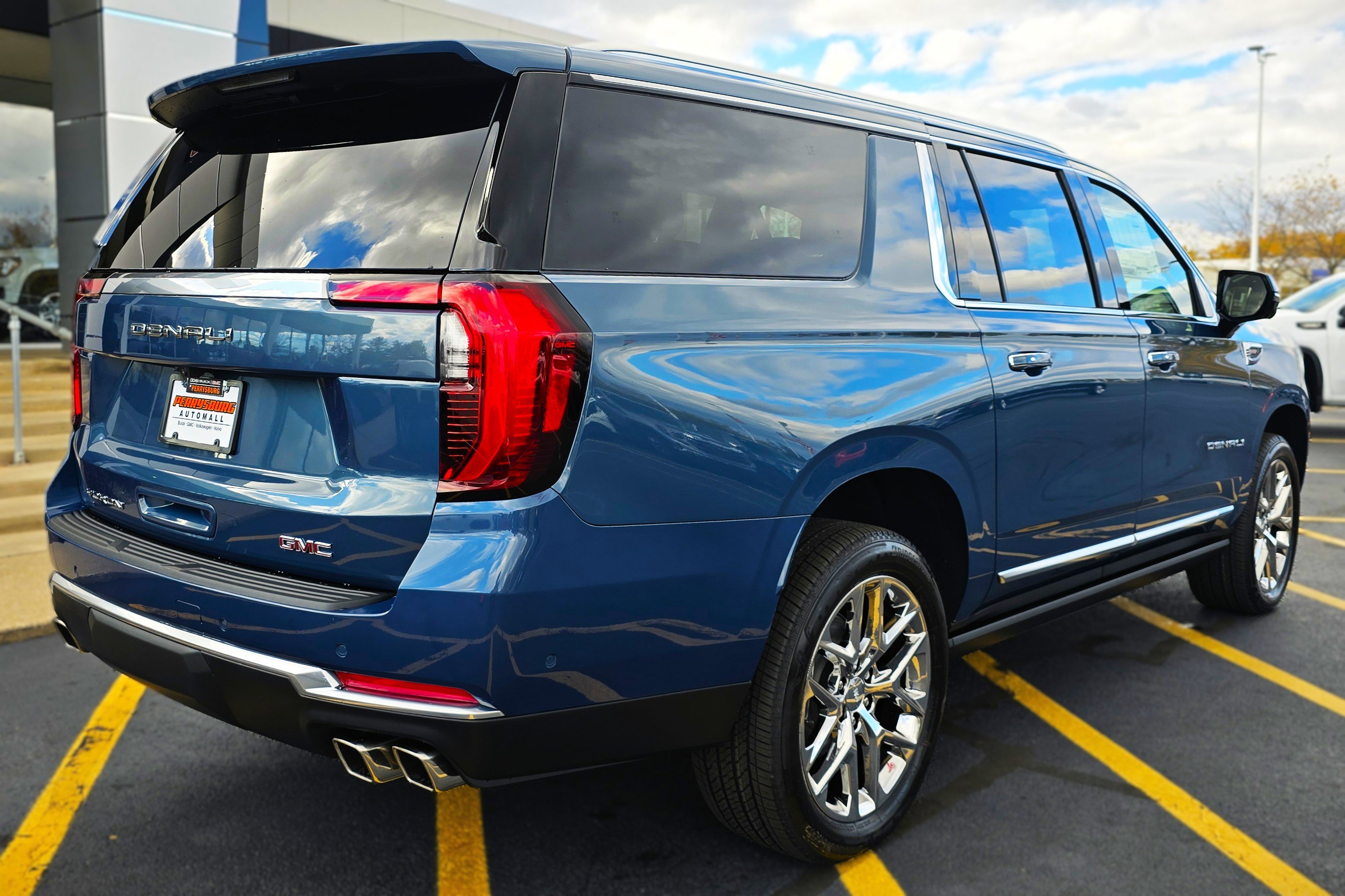 New 2026 GMC Yukon XL Denali w/ Sun & Power Step Package image 10