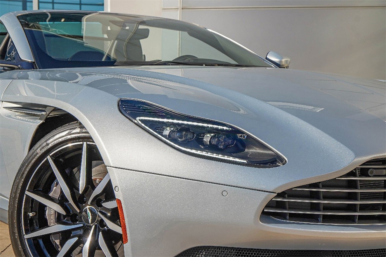 Used 2020 Aston Martin DB11 Volante image 12