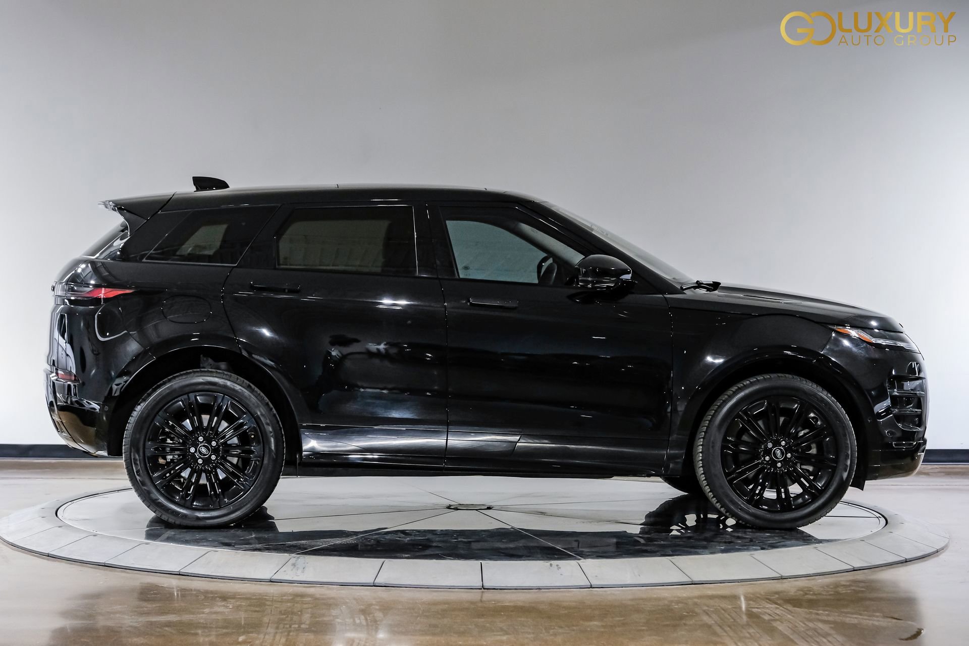 Used 2024 Land Rover Range Rover Evoque Dynamic SE AWD/4WD image 9