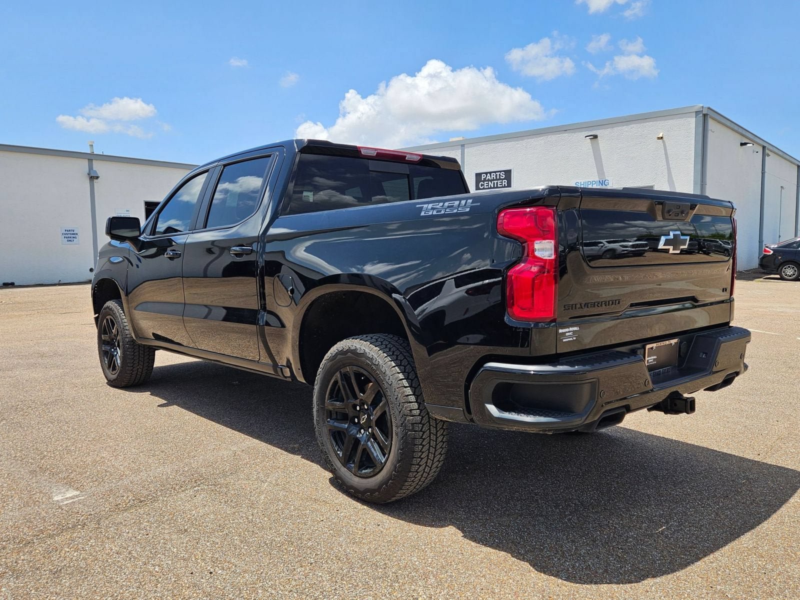 Used 2026 Chevrolet Silverado 1500 LT Trail Boss w/ LT Trail Boss Premium Package AWD/4WD image 3