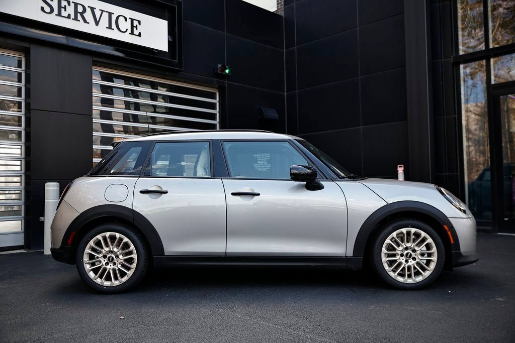 New 2026 MINI Cooper 4-Door Hardtop FWD image 4