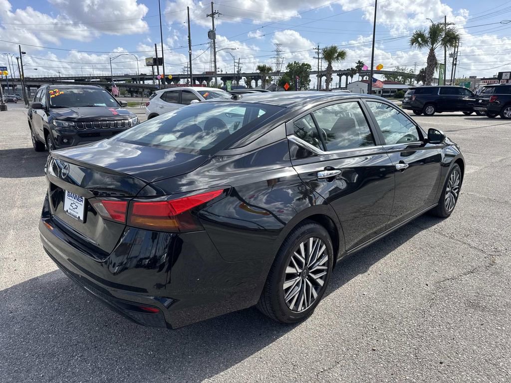 Used 2025 Nissan Altima 2.5 SV FWD image 7