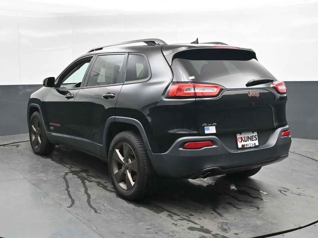 Used 2017 Jeep Cherokee Latitude w/ Cold Weather Group AWD/4WD image 11