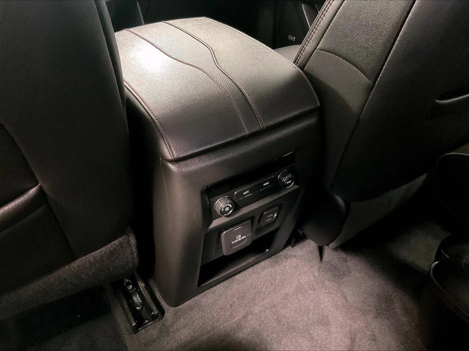 Used 2023 Chevrolet Traverse RS AWD/4WD image 28