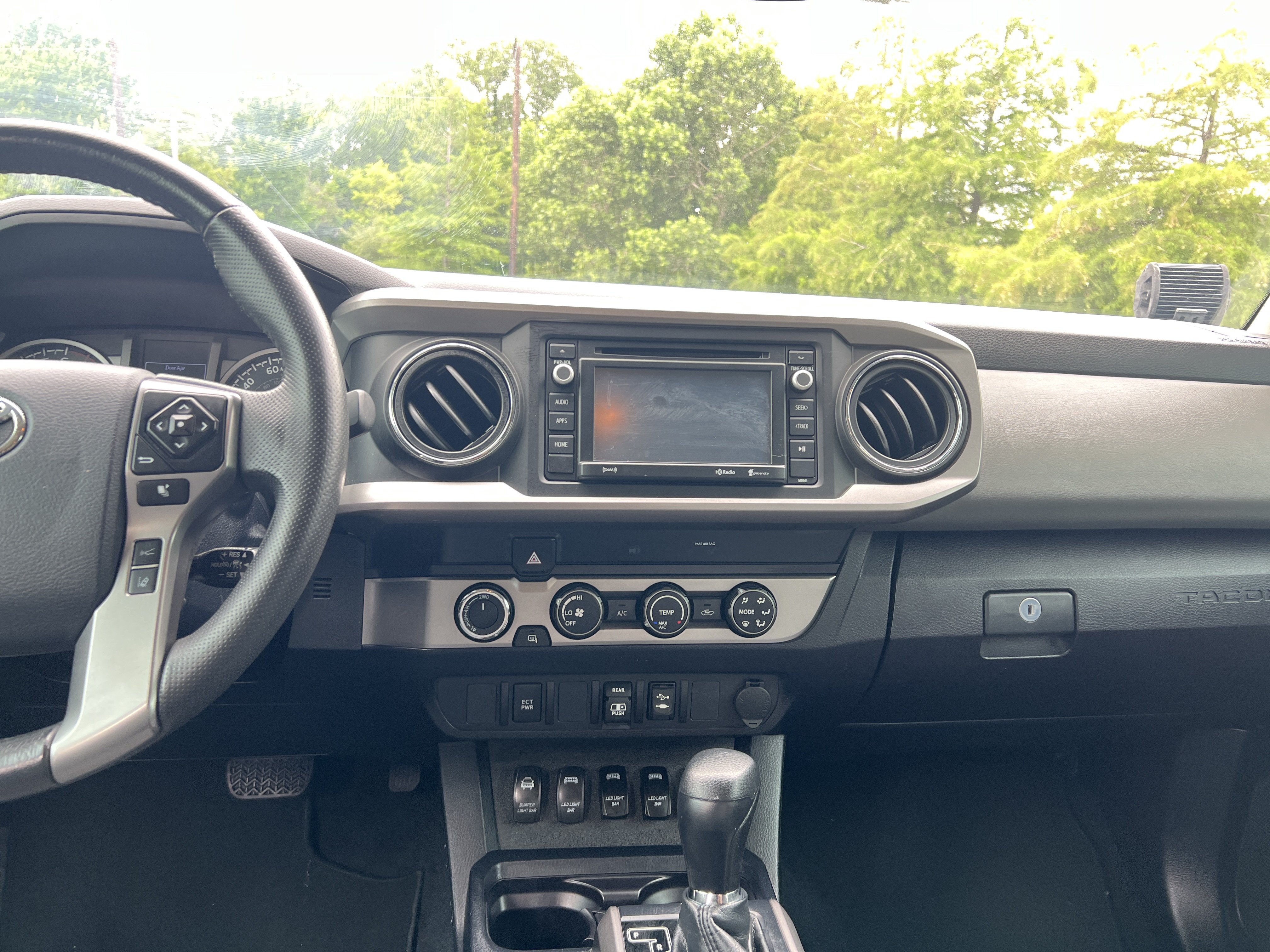 Used 2019 Toyota Tacoma SR5 AWD/4WD image 25