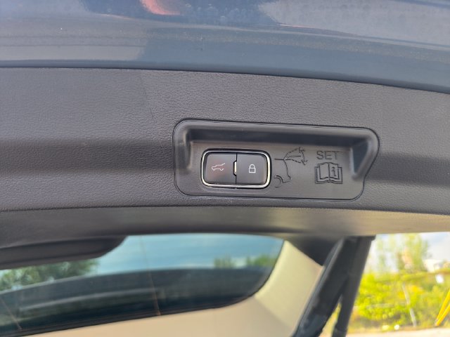 Used 2025 Ford Explorer Active AWD/4WD image 17