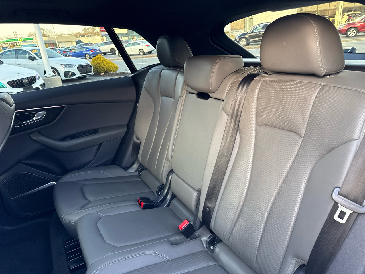 Used 2019 Audi Q8 Premium Plus w/ Premium Plus image 31