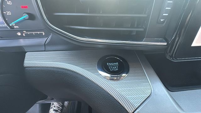 Used 2023 Ford Explorer XLT w/ Equipment Group 202A AWD/4WD image 17