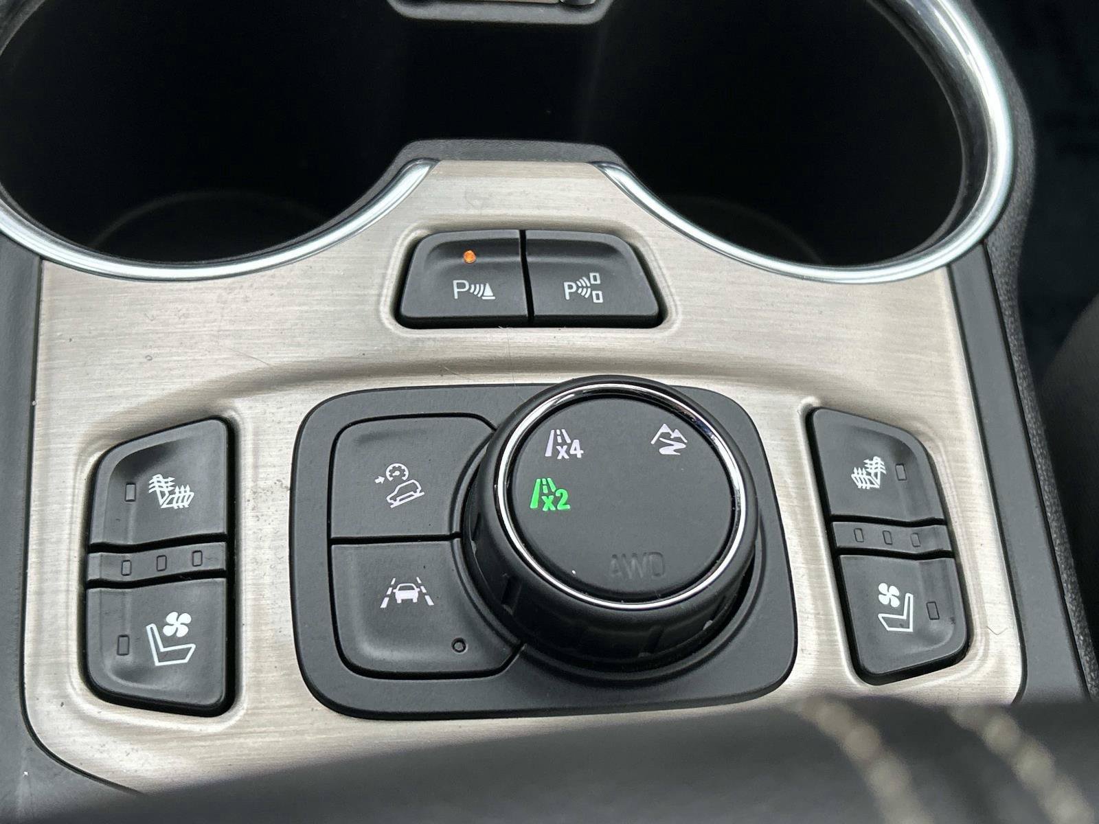 Used 2022 GMC Terrain Denali w/ Denali Premium Package AWD/4WD image 28