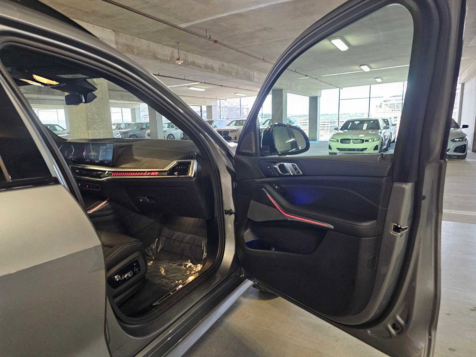 Used 2026 BMW X7 xDrive40i w/ M Sport Package AWD/4WD image 42